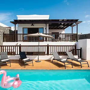 Stylish 6 Bedroom Princesa - Hot Tub - Heated Pool - Near & Waterparks Villa